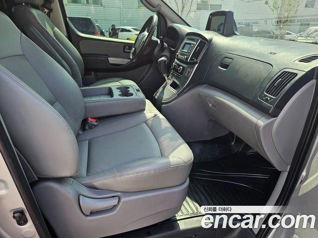 Hyundai Grand Starex Van 3-Seater Smart 2021 — фото 18