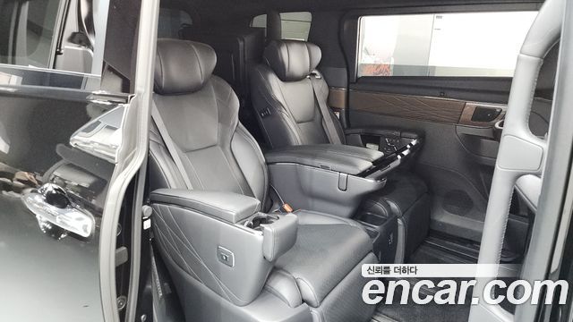 Toyota Alphard (IV) 2.5 HEV Executive AWD 2024 — фото 11