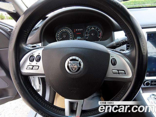 Jaguar XF 2.0 Luxury X250 2013 — фото 8
