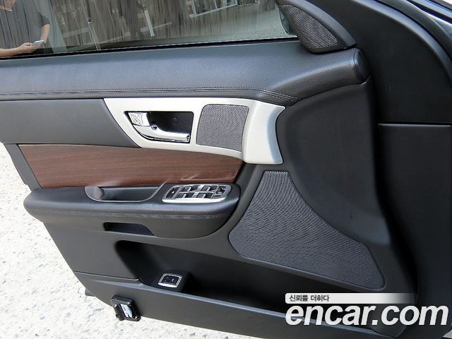 Jaguar XF 2.0 Luxury X250 2013 — фото 16