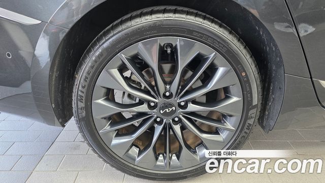 Kia K8 2.5 Gasoline 2WD Signature Special 2023 — фото 5