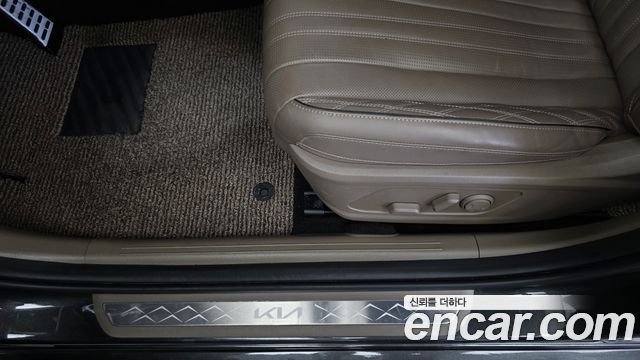 Kia K8 2.5 Gasoline 2WD Signature Special 2023 — фото 31