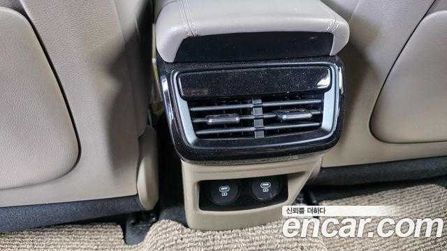 Kia K8 2.5 Gasoline 2WD Signature Special 2023 — фото 32