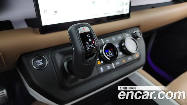 Land Rover Defender (L663) 110 D300 X-Dynamic HSE 2025 — фото 9