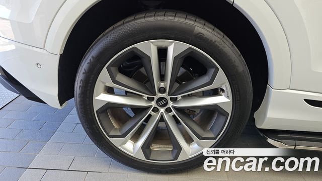 Audi Q8 (4M) 55 TFSI Quattro Premium 2025 — фото 5
