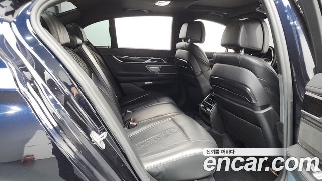 BMW 7 Series (G11) 740d xDrive M Sport 2016 — фото 11