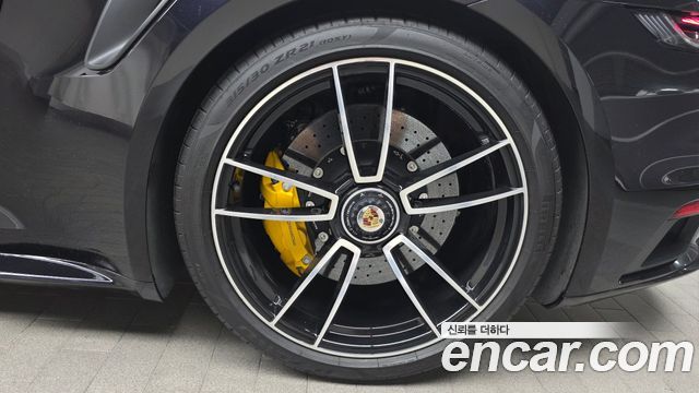Porsche 911 (992) Turbo S Cabriolet 2021 — фото 21