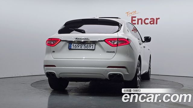 Maserati Levante 3.0 Diesel AWD GranLusso 2020 — фото 4