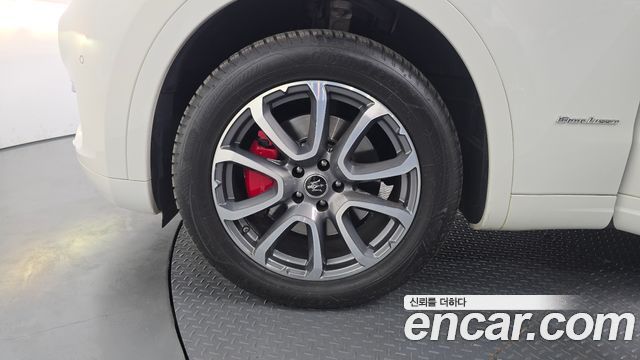 Maserati Levante 3.0 Diesel AWD GranLusso 2020 — фото 5