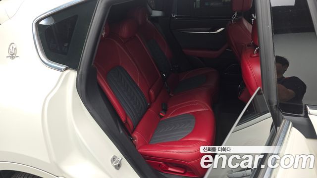 Maserati Levante 3.0 Diesel AWD GranLusso 2020 — фото 11