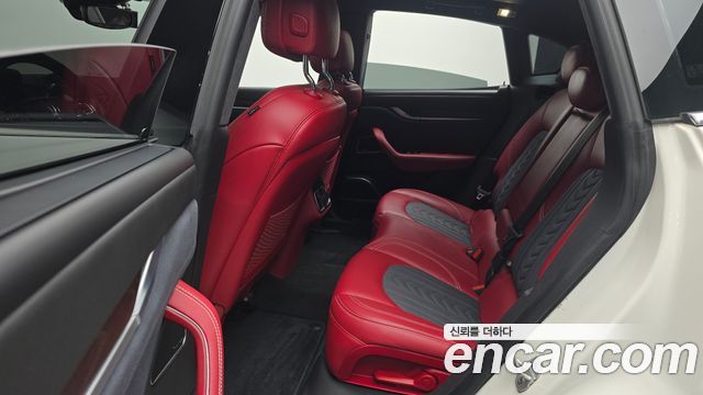 Maserati Levante 3.0 Diesel AWD GranLusso 2020 — фото 12