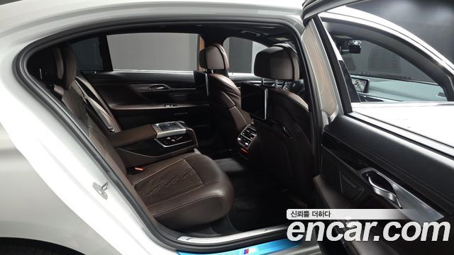 BMW 7 Series (G11) 740Li xDrive M Sport Package 2017 — фото 11
