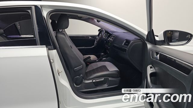 Volkswagen Jetta 2.0 TDI BlueMotion 6th 2015 — фото 11