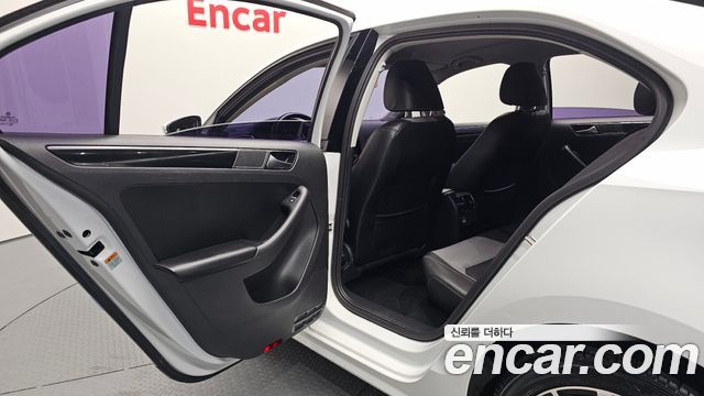 Volkswagen Jetta 2.0 TDI BlueMotion 6th 2015 — фото 12
