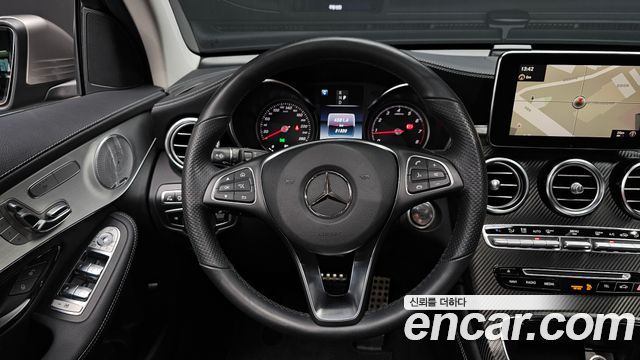 Mercedes-Benz GLC-Class (X253) GLC300 4MATIC AMG Line 2019 — фото 13