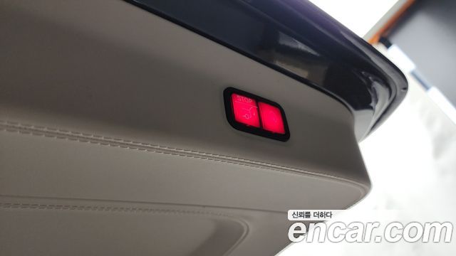 Mercedes-Benz GLS-Class (X167) Maybach GLS600 4MATIC Manufakur 2023 — фото 32