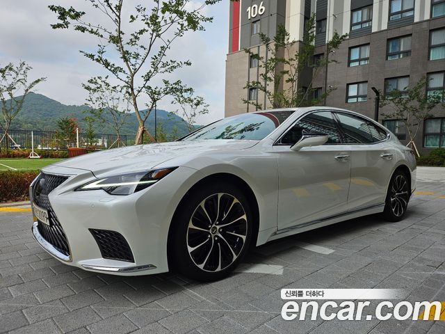 Lexus LS500h (V) 3.5 Luxury AWD 2023 — фото 2