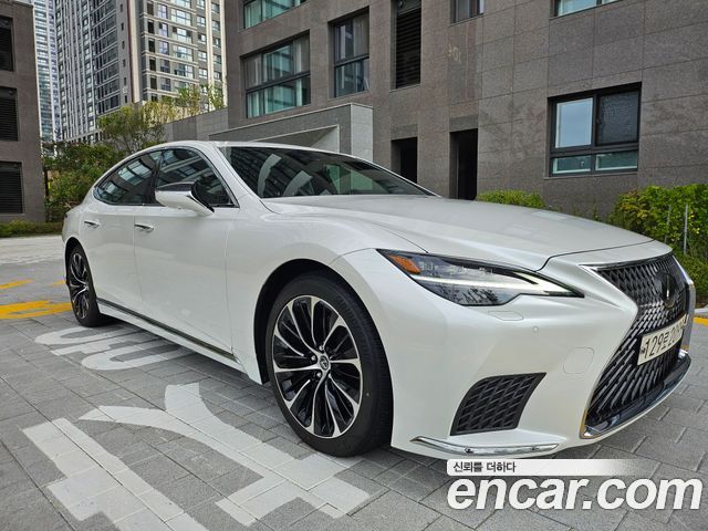 Lexus LS500h (V) 3.5 Luxury AWD 2023 — фото 4