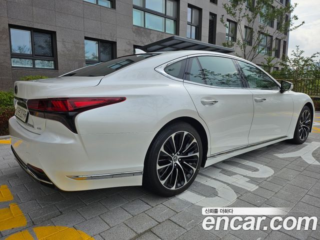 Lexus LS500h (V) 3.5 Luxury AWD 2023 — фото 5