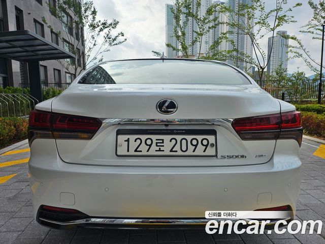 Lexus LS500h (V) 3.5 Luxury AWD 2023 — фото 6
