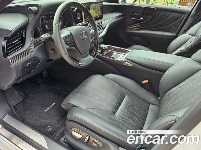 Lexus LS500h (V) 3.5 Luxury AWD 2023 — фото 7