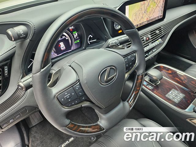 Lexus LS500h (V) 3.5 Luxury AWD 2023 — фото 10
