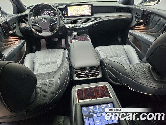 Lexus LS500h (V) 3.5 Luxury AWD 2023 — фото 21