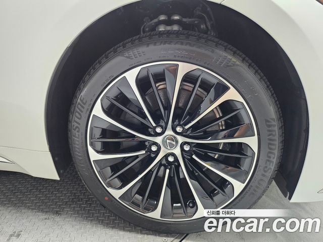 Lexus LS500h (V) 3.5 Luxury AWD 2023 — фото 23
