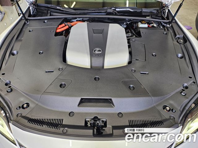 Lexus LS500h (V) 3.5 Luxury AWD 2023 — фото 24