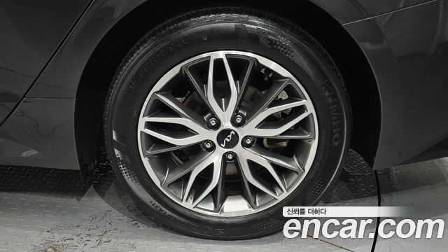 Kia K5 (III) 2.0 Prestige 2022 — фото 21