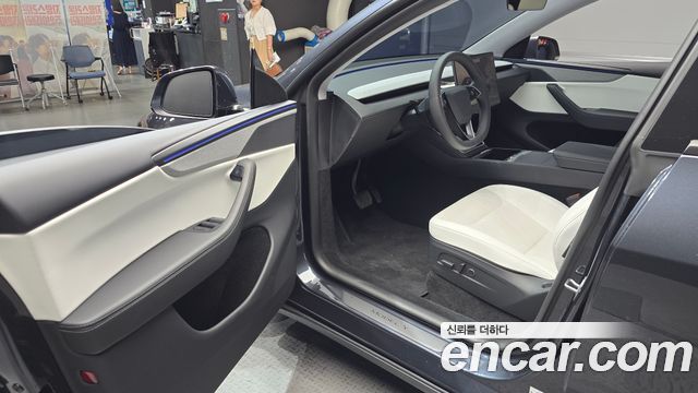 Tesla Model Y Long Range AWD 2025 — фото 10