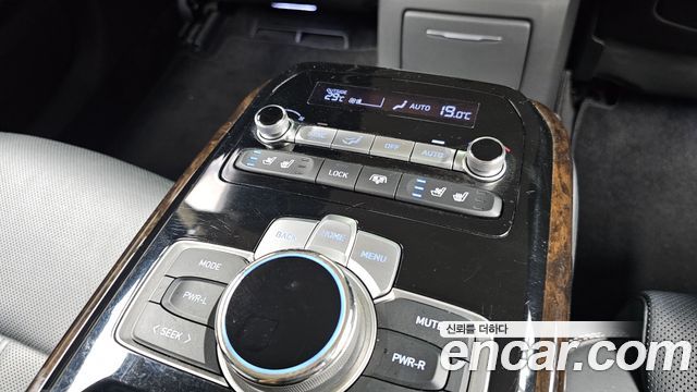 Genesis G90 3.8 AWD Premium Luxury 2019 — фото 31
