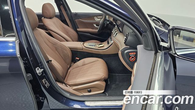 Mercedes-Benz E-Class (W213) E300e 4MATIC Exclusive 2023 — фото 10