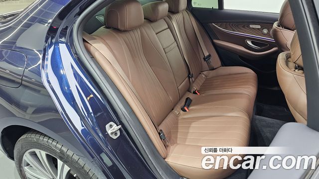 Mercedes-Benz E-Class (W213) E300e 4MATIC Exclusive 2023 — фото 15