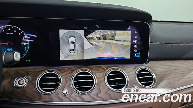 Mercedes-Benz E-Class (W213) E300e 4MATIC Exclusive 2023 — фото 18