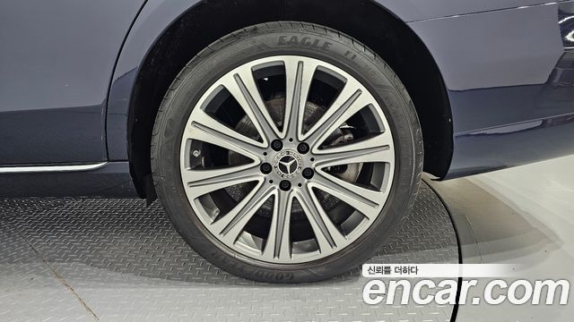 Mercedes-Benz E-Class (W213) E300e 4MATIC Exclusive 2023 — фото 27