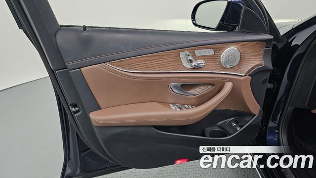 Mercedes-Benz E-Class (W213) E300e 4MATIC Exclusive 2023 — фото 30