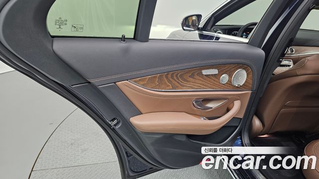 Mercedes-Benz E-Class (W213) E300e 4MATIC Exclusive 2023 — фото 31