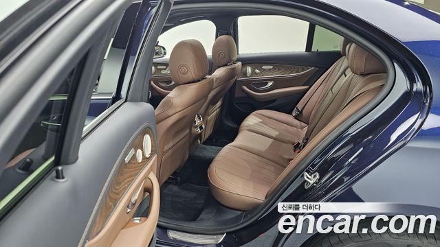 Mercedes-Benz E-Class (W213) E300e 4MATIC Exclusive 2023 — фото 36