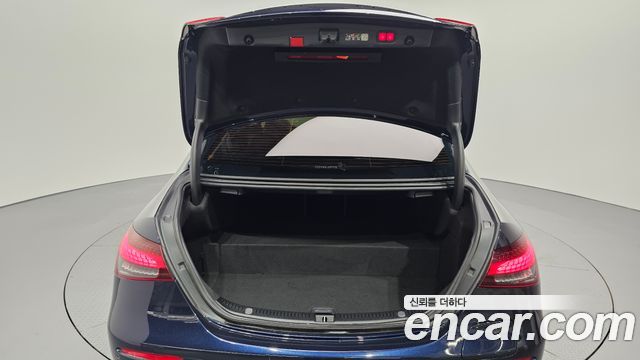Mercedes-Benz E-Class (W213) E300e 4MATIC Exclusive 2023 — фото 38