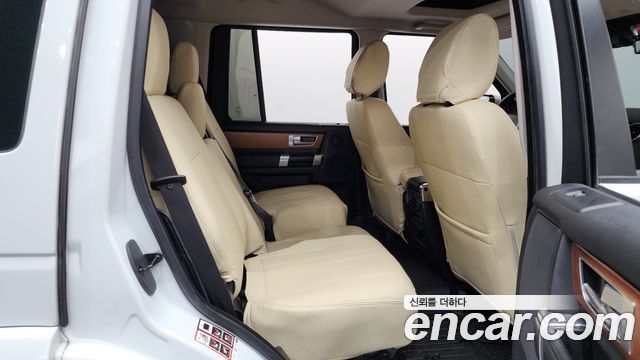 Land Rover Discovery 4 3.0 SDV6 SE 2016 — фото 12