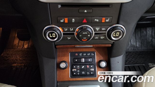 Land Rover Discovery 4 3.0 SDV6 SE 2016 — фото 19