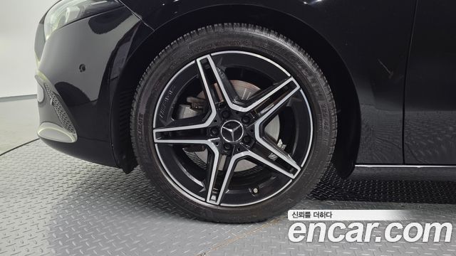Mercedes-Benz A-Class (W177) A220 Hatchback 2021 — фото 5