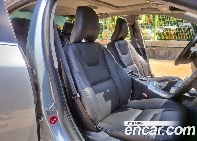 Volvo S60 D2 2nd 2015 — фото 4