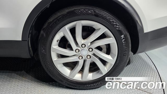 Land Rover Discovery 5 3.0 TD6 HSE 2018 — фото 21