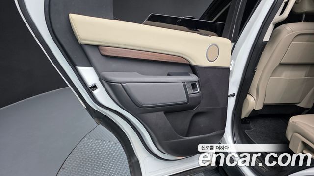 Land Rover Discovery 5 3.0 TD6 HSE 2018 — фото 25
