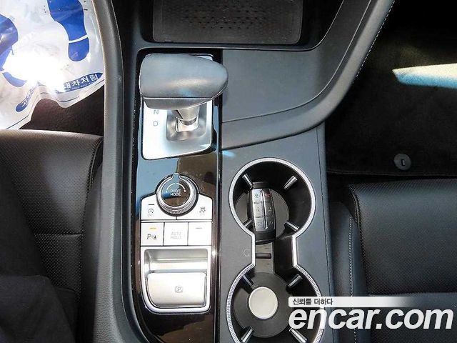Genesis G70 Shooting Brake Gasoline 2.0T 2WD 2023 — фото 9