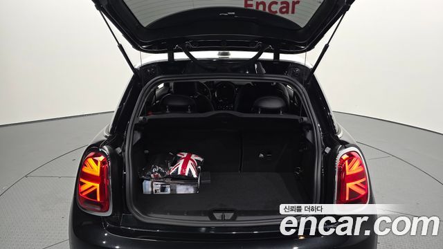 MINI Cooper Classic Third Generation 2023 — фото 24