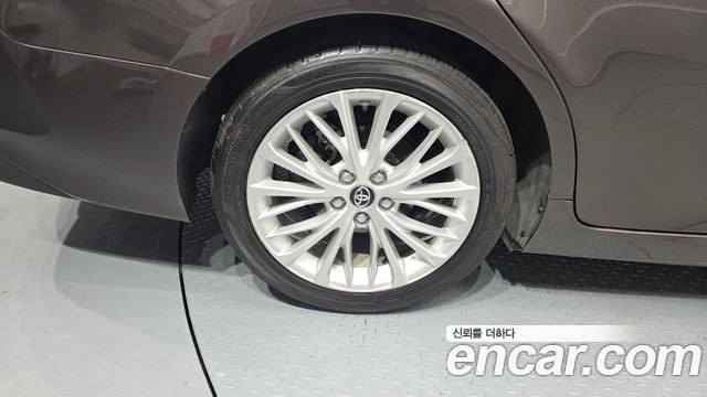 Toyota Camry (XV70) 2.5 XLE Hybrid 2019 — фото 5