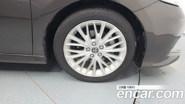Toyota Camry (XV70) 2.5 XLE Hybrid 2019 — фото 27